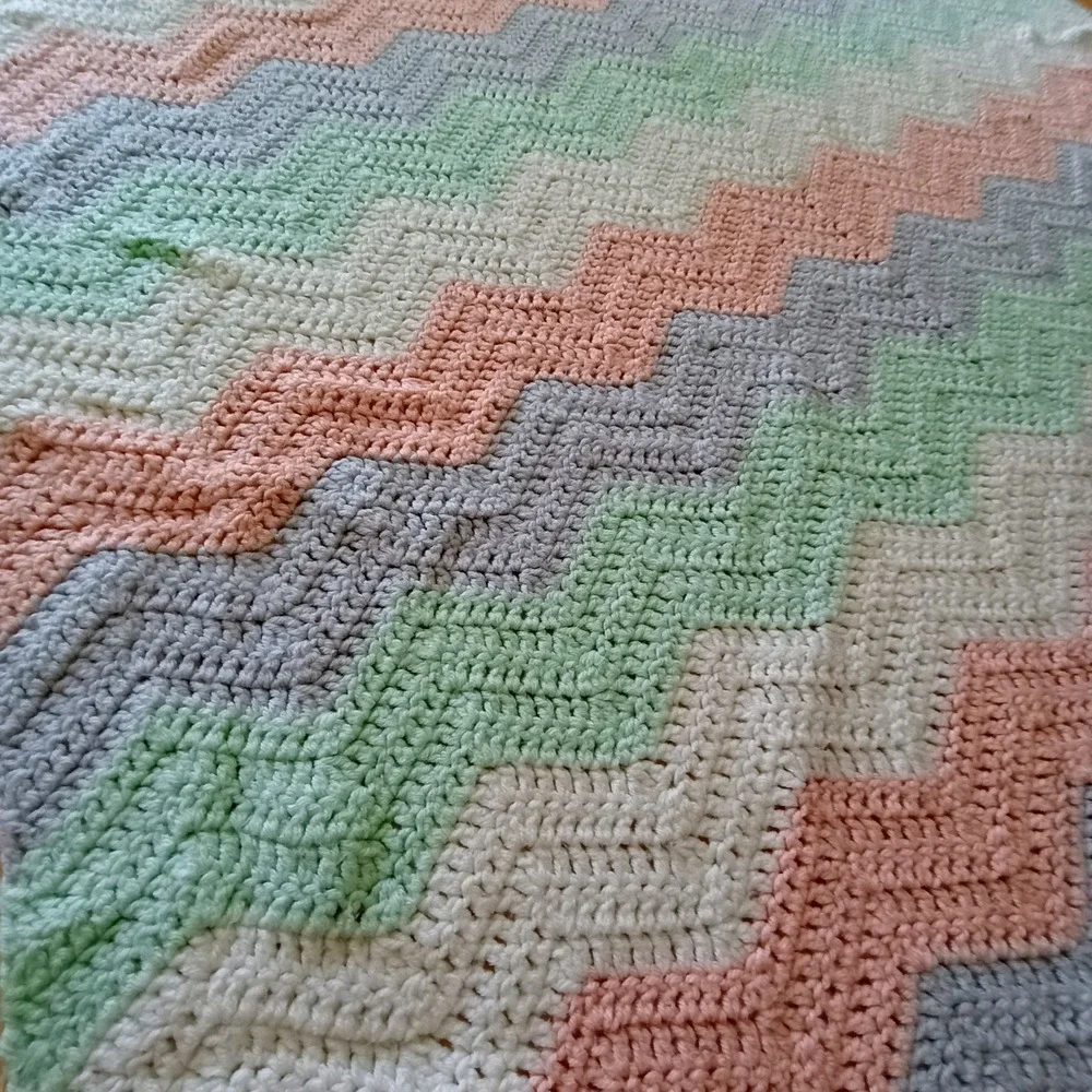 Handmade Granny Afghan Chevron‎ Throw Blanket 61.5 x 47.5 Multicolor